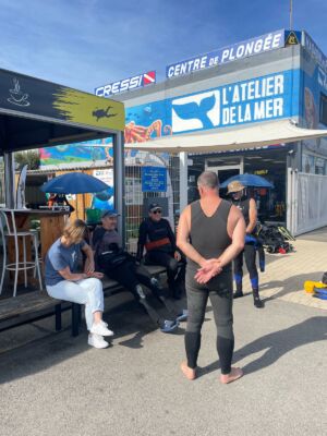 En Attendant Le Bateau